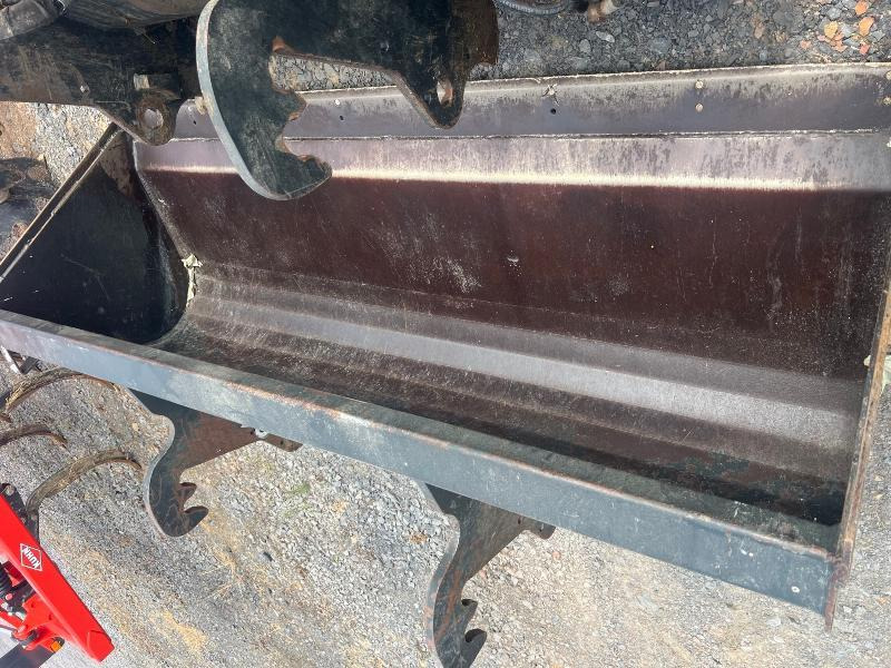 MAILLEUX BTA245 - Rakodókanál - Traktor: 1 kép. MAILLEUX BTA245 - Rakodókanál - Traktor: 1 kép.