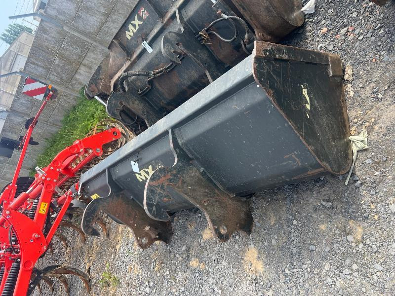 MAILLEUX BTA245 - Rakodókanál - Traktor: 2 kép. MAILLEUX BTA245 - Rakodókanál - Traktor: 2 kép.