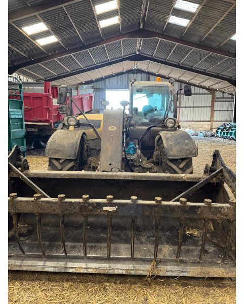 NEW-HOLLAND TH6.32S - Teleszkópos rakodó: 2 kép. NEW-HOLLAND TH6.32S - Teleszkópos rakodó: 2 kép.