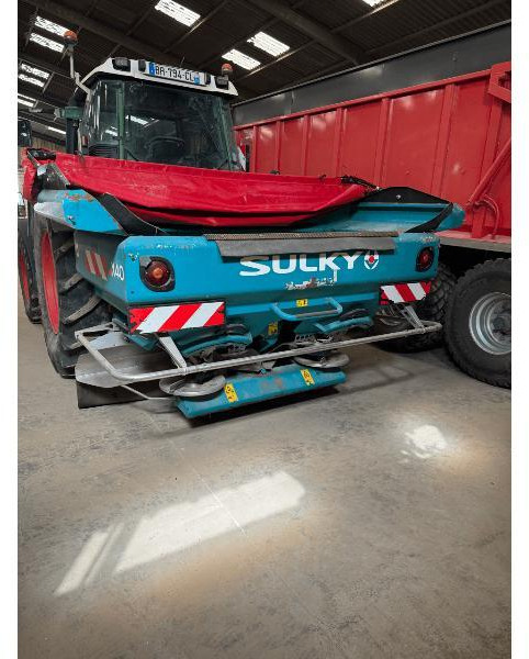 SULKY X40 - Műtrágyaszóró: 2 kép. SULKY X40 - Műtrágyaszóró: 2 kép.
