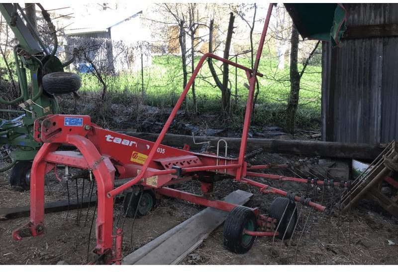 TAARUP 9035 - Szénaforgató: 4 kép. TAARUP 9035 - Szénaforgató: 4 kép.