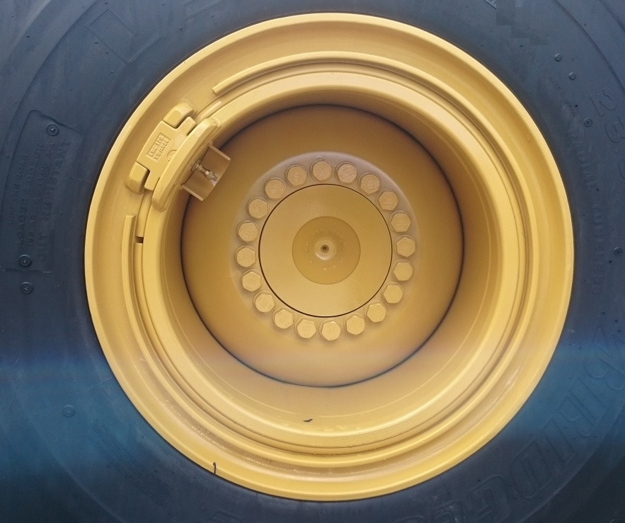 OTR Rim 19,5-25/2,5” 5-P for Cat 950/962 K/M (For tyre 23,5R25) - Felni - Gumikerekes homlokrakodó: 1 kép. OTR Rim 19,5-25/2,5” 5-P for Cat 950/962 K/M (For tyre 23,5R25) - Felni - Gumikerekes homlokrakodó: 1 kép.
