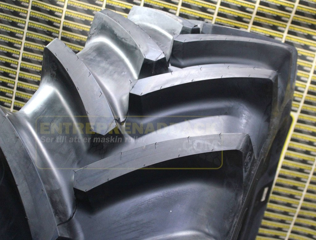 Package 600/70R30 + 650/85R38 AR1200 – tyres- wheels – dual system - Traktor: 1 kép. Package 600/70R30 + 650/85R38 AR1200 – tyres- wheels – dual system - Traktor: 1 kép.