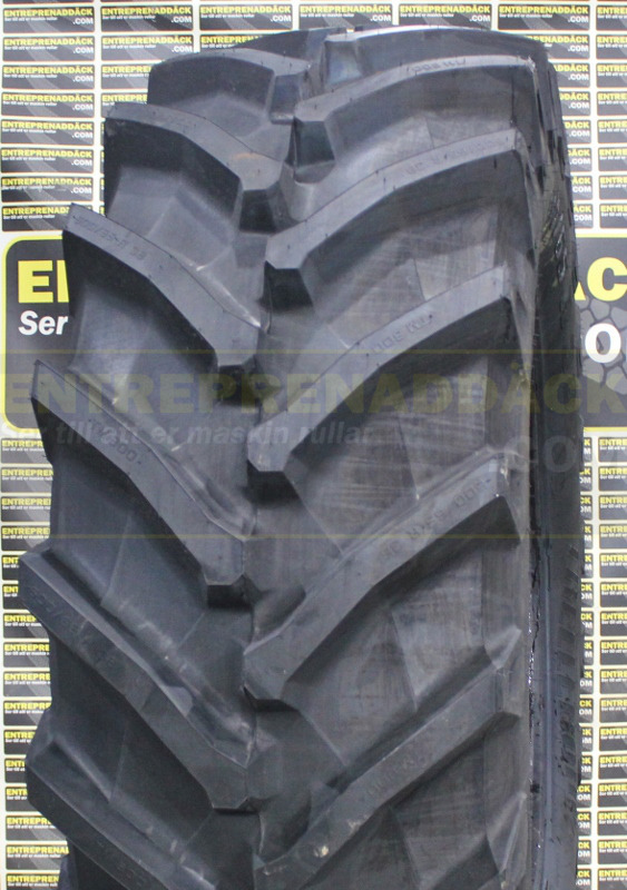 Trelleborg TM 800 650/65R38: Radial Tires for Modern Agricultural Tractors - Komplett kerék - Traktor: 1 kép. Trelleborg TM 800 650/65R38: Radial Tires for Modern Agricultural Tractors - Komplett kerék - Traktor: 1 kép.