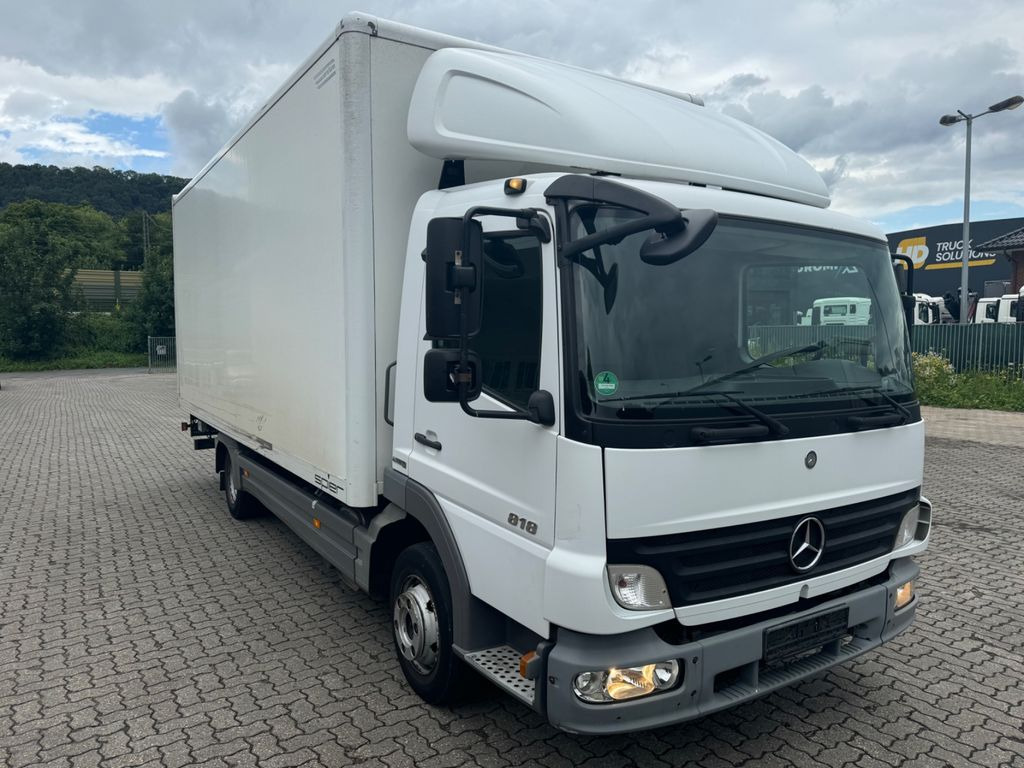 Mercedes-Benz 818 - Dobozos felépítményű teherautó: 2 kép. Mercedes-Benz 818 - Dobozos felépítményű teherautó: 2 kép.