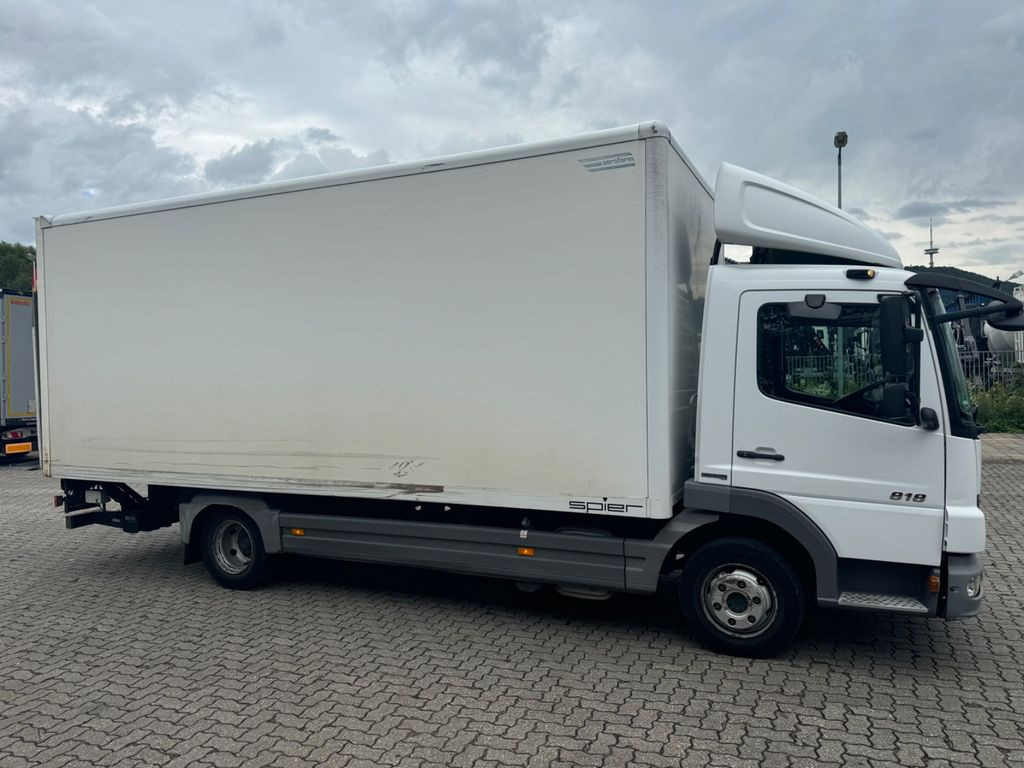 Mercedes-Benz 818 - Dobozos felépítményű teherautó: 3 kép. Mercedes-Benz 818 - Dobozos felépítményű teherautó: 3 kép.