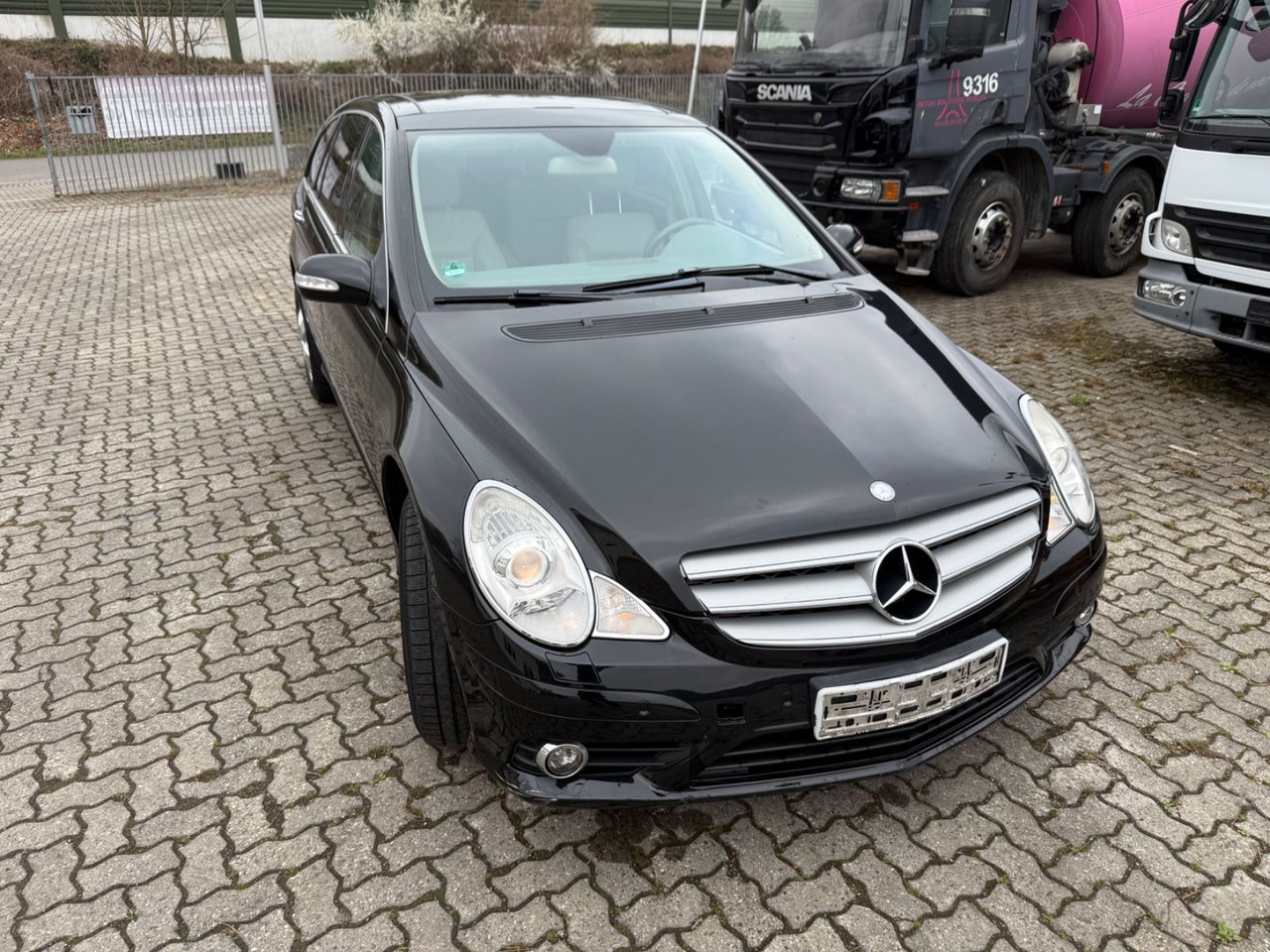 Mercedes-Benz R - Terepjáró/ SUV: 5 kép. Mercedes-Benz R - Terepjáró/ SUV: 5 kép.