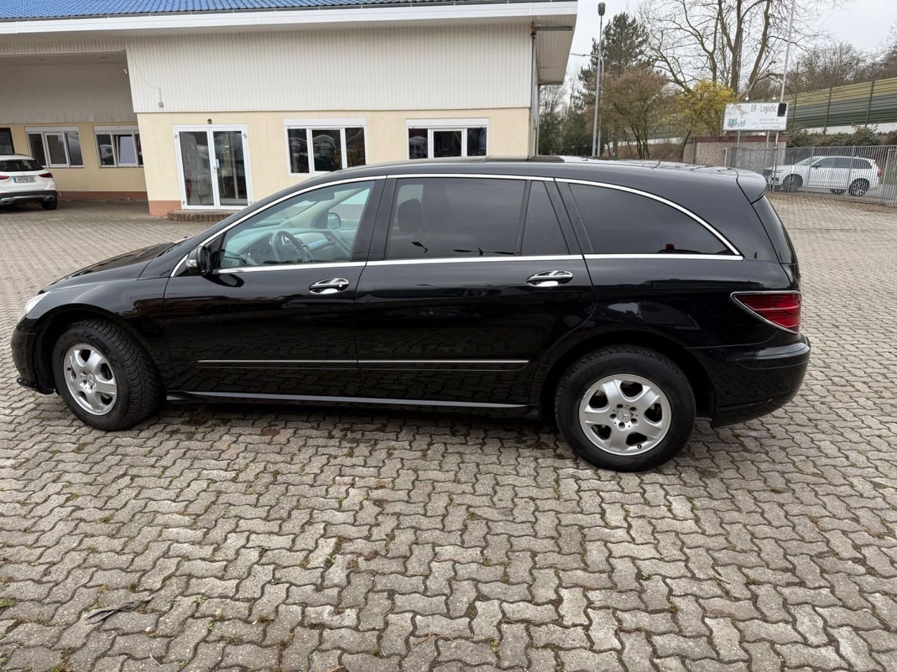 Mercedes-Benz R - Terepjáró/ SUV: 2 kép. Mercedes-Benz R - Terepjáró/ SUV: 2 kép.
