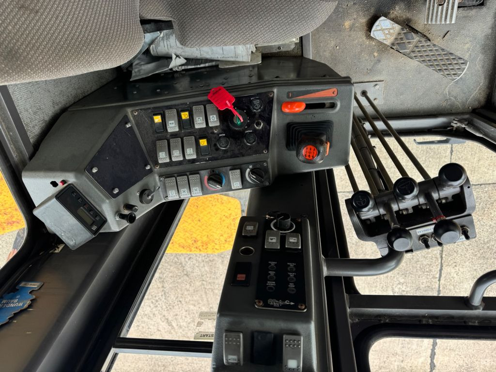 Gréder Volvo G746B: 9 kép.
