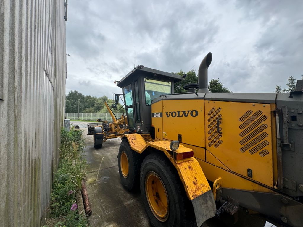 Gréder Volvo G746B: 7 kép.