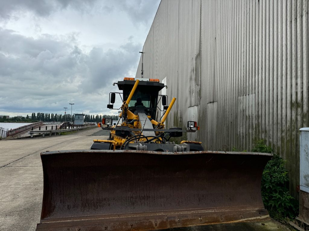 Volvo G746B - Gréder: 3 kép. Volvo G746B - Gréder: 3 kép.