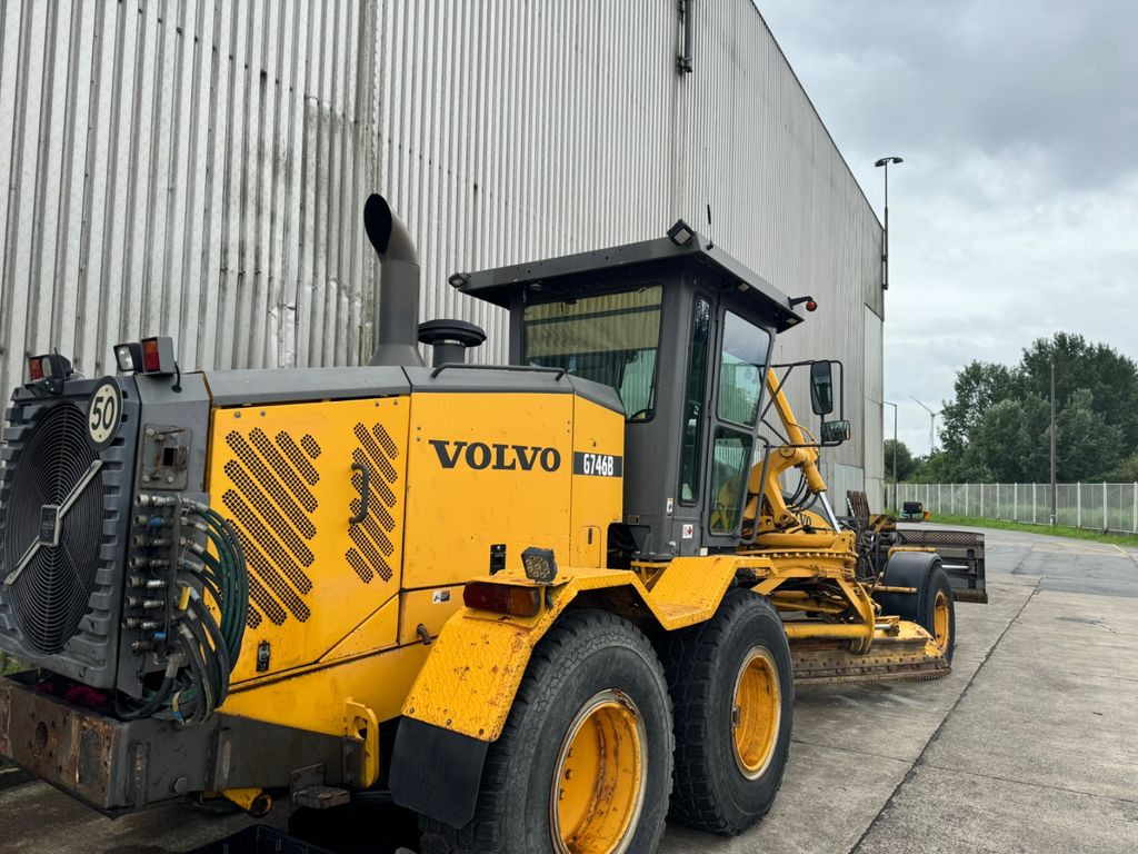 Gréder Volvo G746B: 15 kép.
