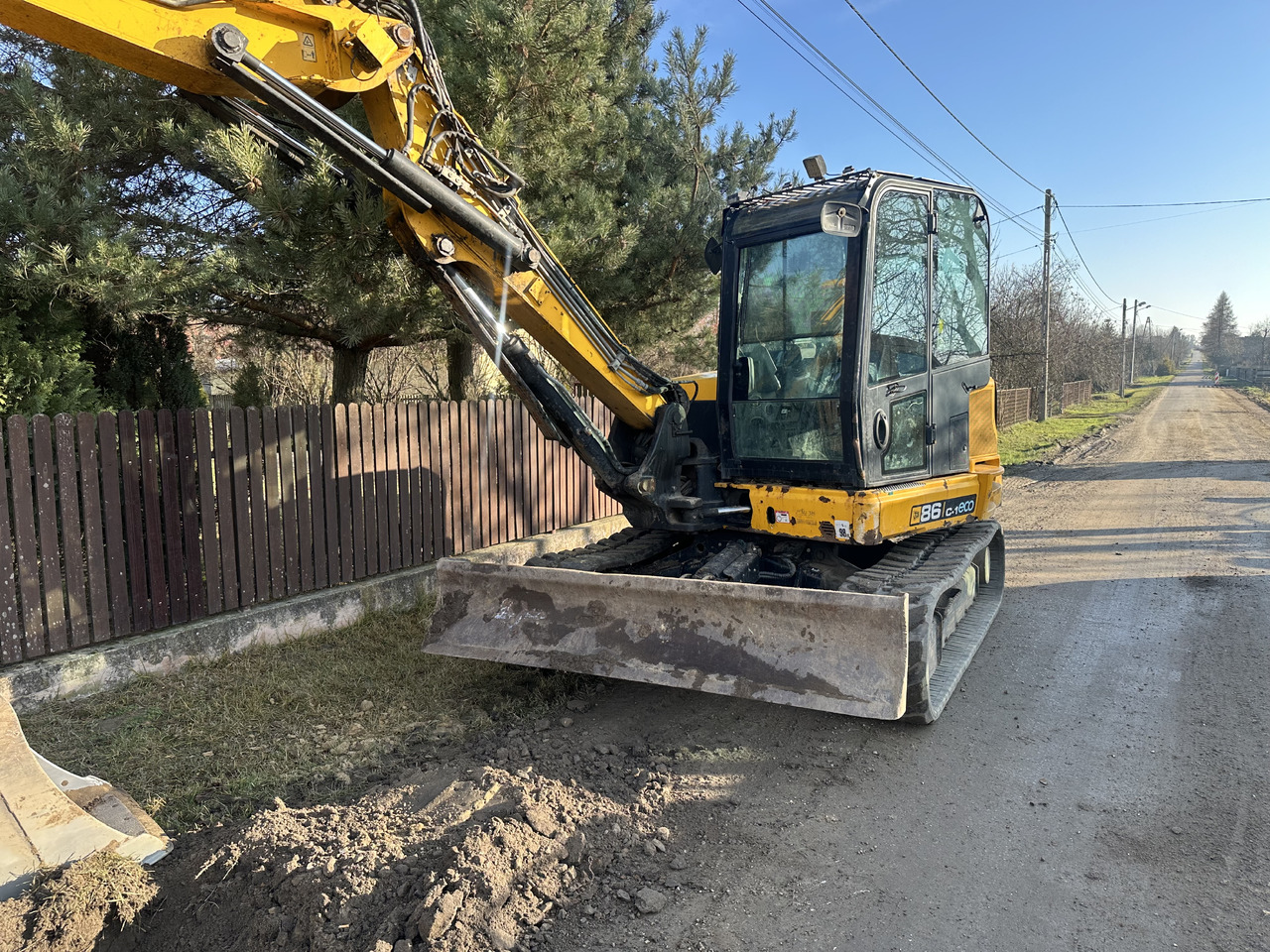JCB 86C-1 ECO - Lánctalpas kotró: 2 kép. JCB 86C-1 ECO - Lánctalpas kotró: 2 kép.