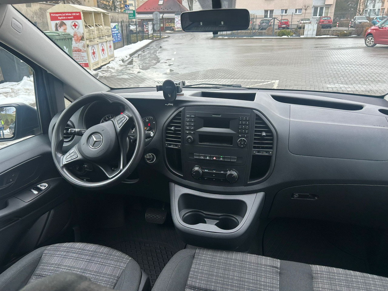 Mercedes-Benz VITO TOURER - Kisbusz: 5 kép. Mercedes-Benz VITO TOURER - Kisbusz: 5 kép.