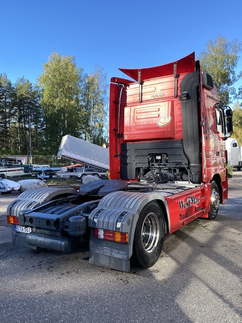 Mercedes-Benz 1832 Mega Space Cabin CLEAN - Nyergesvontató: 4 kép. Mercedes-Benz 1832 Mega Space Cabin CLEAN - Nyergesvontató: 4 kép.