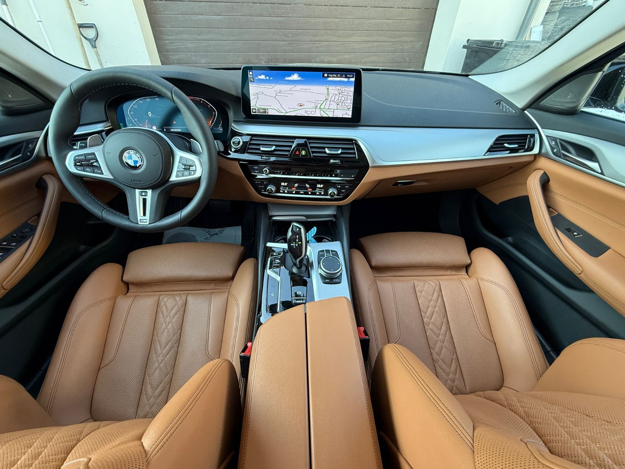 BMW 520D MILDHYBRID - Szedán: 5 kép. BMW 520D MILDHYBRID - Szedán: 5 kép.