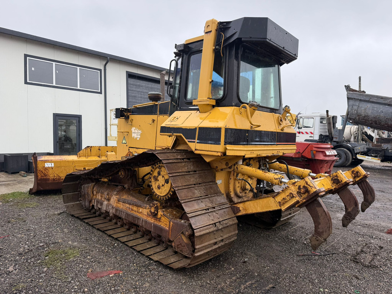 BULLDOZER CATERPILLAR D5 - Buldózer: 4 kép. BULLDOZER CATERPILLAR D5 - Buldózer: 4 kép.