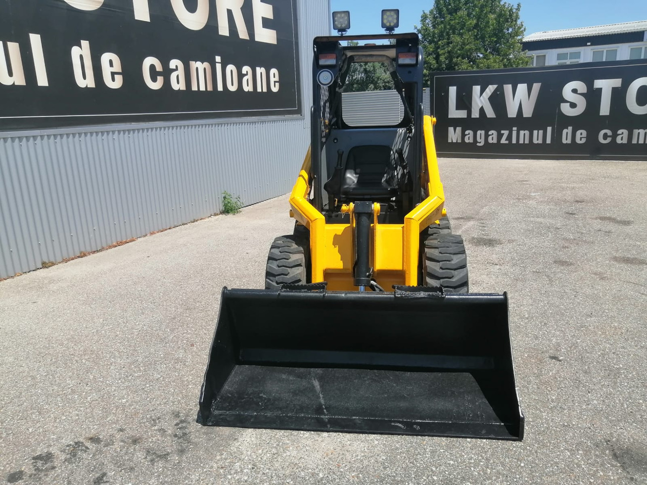 Bobcat SKID TYRE FRONT LOADER RAM ITALY - Mini homlokrakodó: 3 kép. Bobcat SKID TYRE FRONT LOADER RAM ITALY - Mini homlokrakodó: 3 kép.