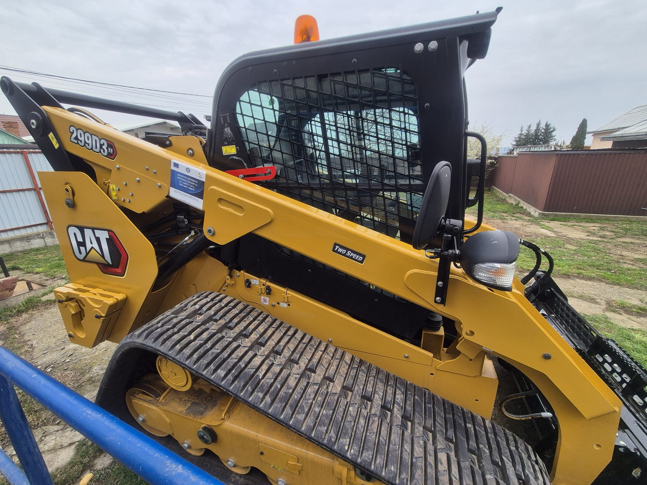 CATERPILLAR 299 D3 XE Mini track loader - Kompakt lánctalpas rakodó: 2 kép. CATERPILLAR 299 D3 XE Mini track loader - Kompakt lánctalpas rakodó: 2 kép.