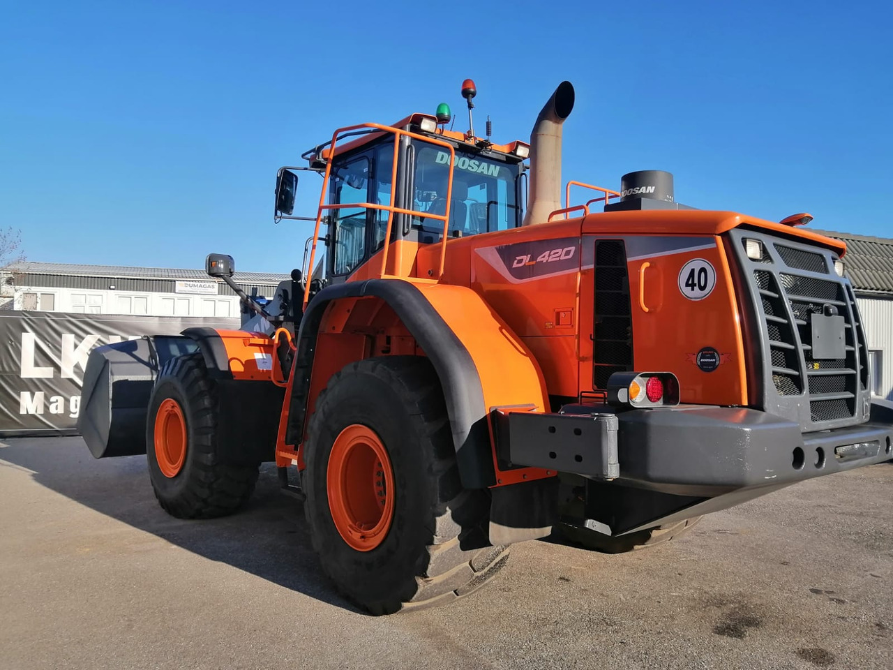 Doosan DL 420-5 Front End Loader, TOP!!! - Gumikerekes homlokrakodó: 3 kép. Doosan DL 420-5 Front End Loader, TOP!!! - Gumikerekes homlokrakodó: 3 kép.