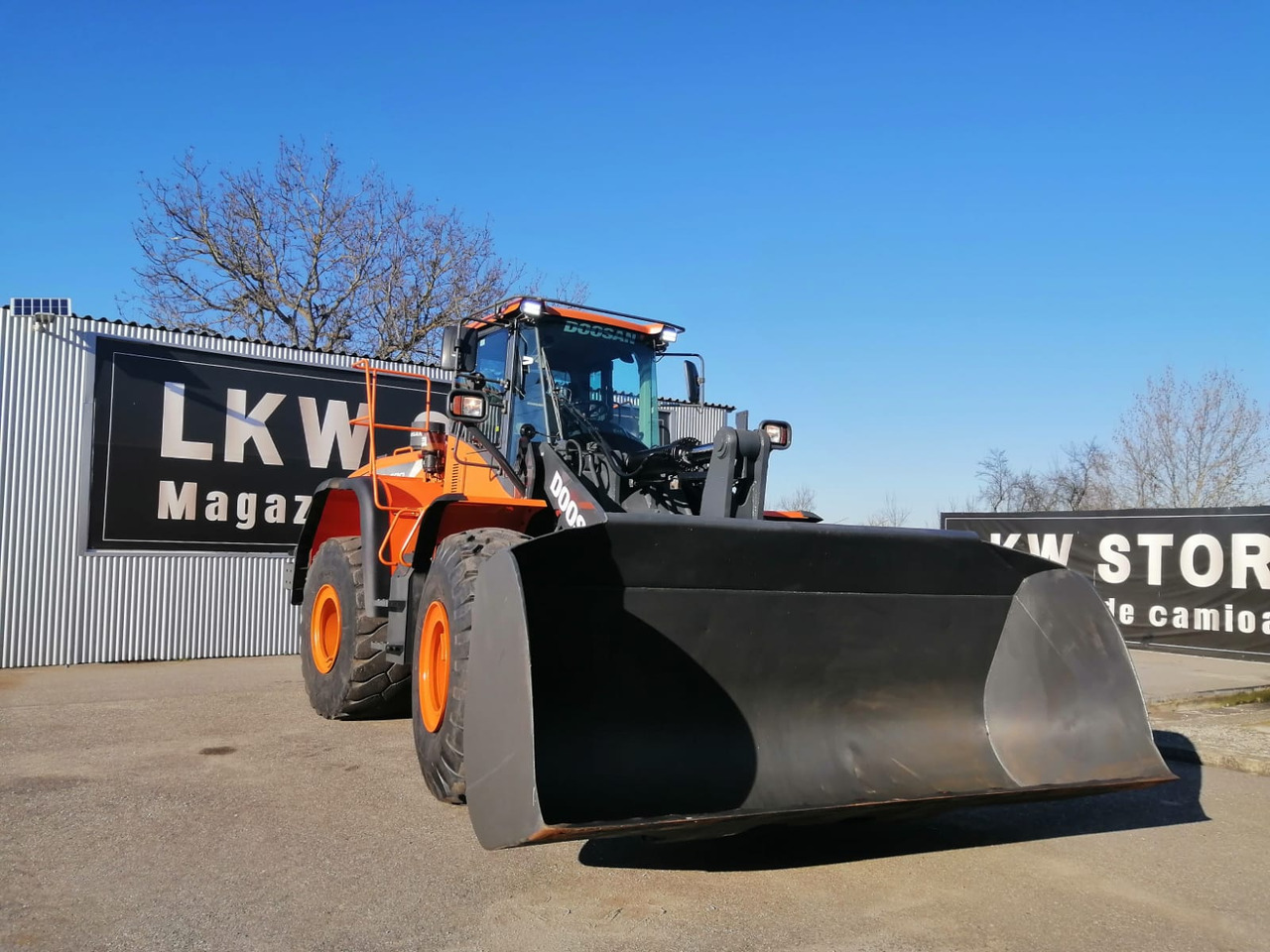 Doosan DL 420-5 Front End Loader, TOP!!! - Gumikerekes homlokrakodó: 5 kép. Doosan DL 420-5 Front End Loader, TOP!!! - Gumikerekes homlokrakodó: 5 kép.