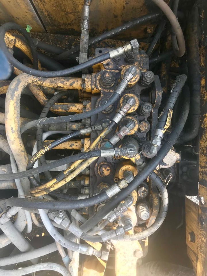 Excavator Komatsu PC 290 LC6 - Lánctalpas kotró: 2 kép. Excavator Komatsu PC 290 LC6 - Lánctalpas kotró: 2 kép.