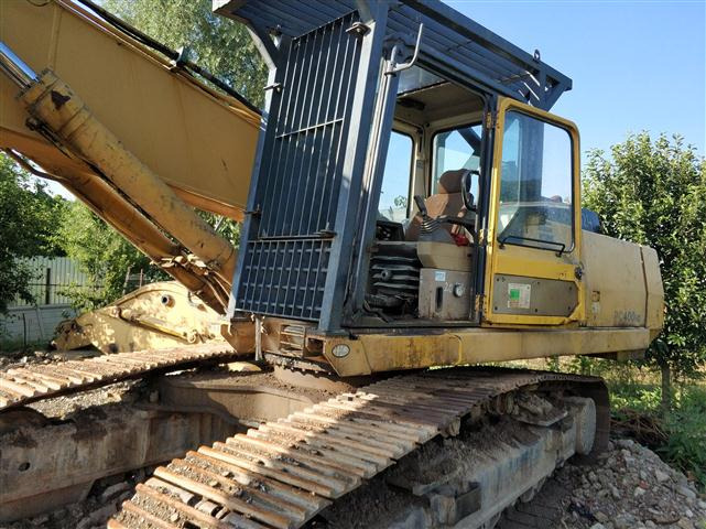 Excavator Komatsu PC 400-LC 5 with long arm - Lánctalpas kotró: 2 kép. Excavator Komatsu PC 400-LC 5 with long arm - Lánctalpas kotró: 2 kép.