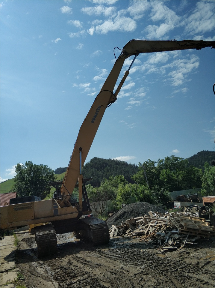 Excavator Komatsu PC 400-LC 5 with long arm - Lánctalpas kotró: 1 kép. Excavator Komatsu PC 400-LC 5 with long arm - Lánctalpas kotró: 1 kép.