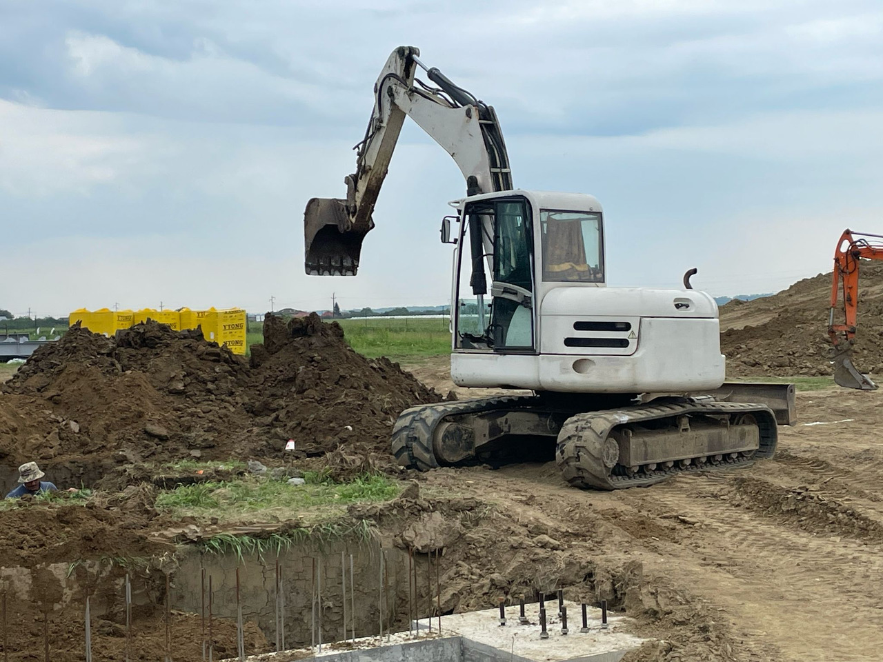 Excavator Terex TC 125 - Lánctalpas kotró: 1 kép. Excavator Terex TC 125 - Lánctalpas kotró: 1 kép.