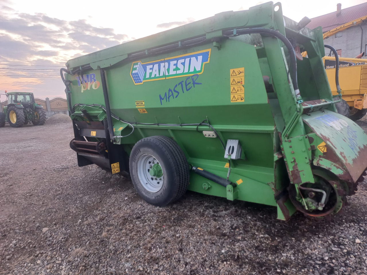 FARESIN TMR 1200 TEHNOLOGICAL TRAILER - Etetőkocsi: 4 kép. FARESIN TMR 1200 TEHNOLOGICAL TRAILER - Etetőkocsi: 4 kép.