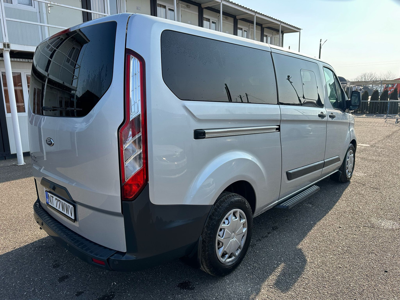 FORD TRANSIT CUSTOMS - Kisbusz: 2 kép. FORD TRANSIT CUSTOMS - Kisbusz: 2 kép.