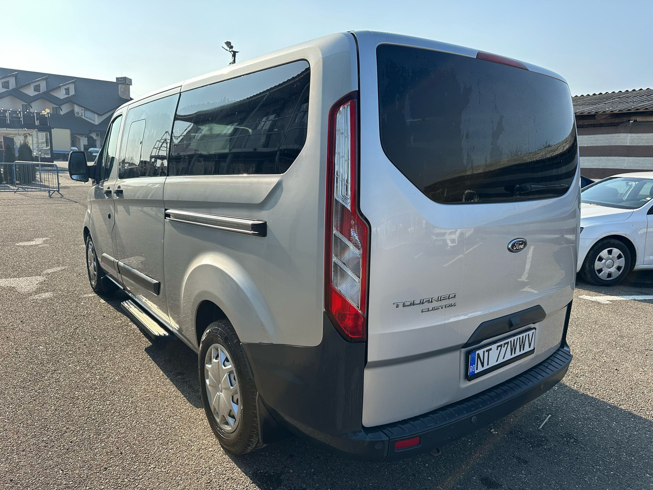 FORD TRANSIT CUSTOMS - Kisbusz: 4 kép. FORD TRANSIT CUSTOMS - Kisbusz: 4 kép.