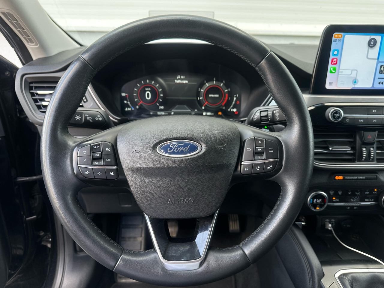 Ford Kuga - Szedán: 5 kép. Ford Kuga - Szedán: 5 kép.