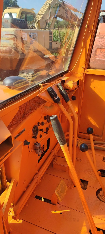 Hannomag K7-E Bulldozer - Buldózer: 2 kép. Hannomag K7-E Bulldozer - Buldózer: 2 kép.