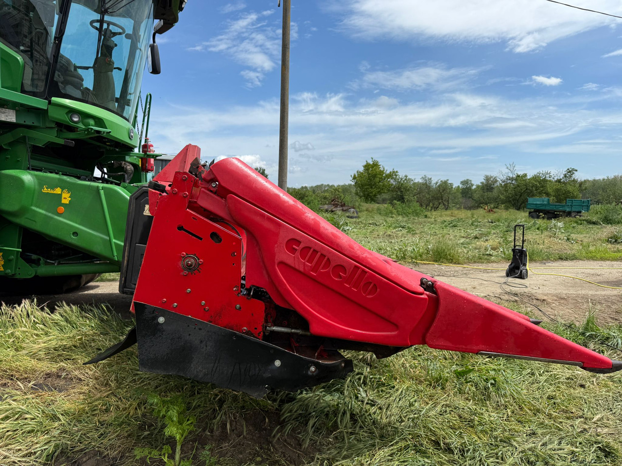 Hydraulic folding corn header Capello Quasar - Kukorica adapter: 2 kép. Hydraulic folding corn header Capello Quasar - Kukorica adapter: 2 kép.