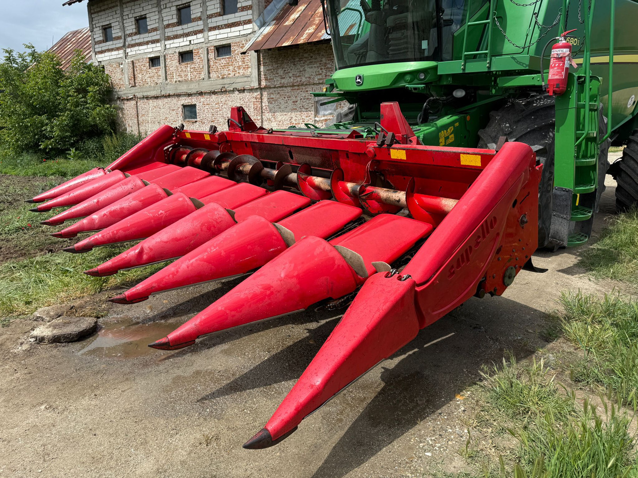 Hydraulic folding corn header Capello Quasar - Kukorica adapter: 1 kép. Hydraulic folding corn header Capello Quasar - Kukorica adapter: 1 kép.