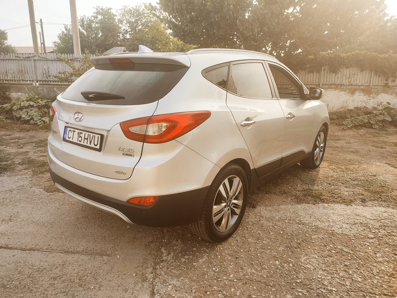 Hyundai IX35 - Szedán: 5 kép. Hyundai IX35 - Szedán: 5 kép.