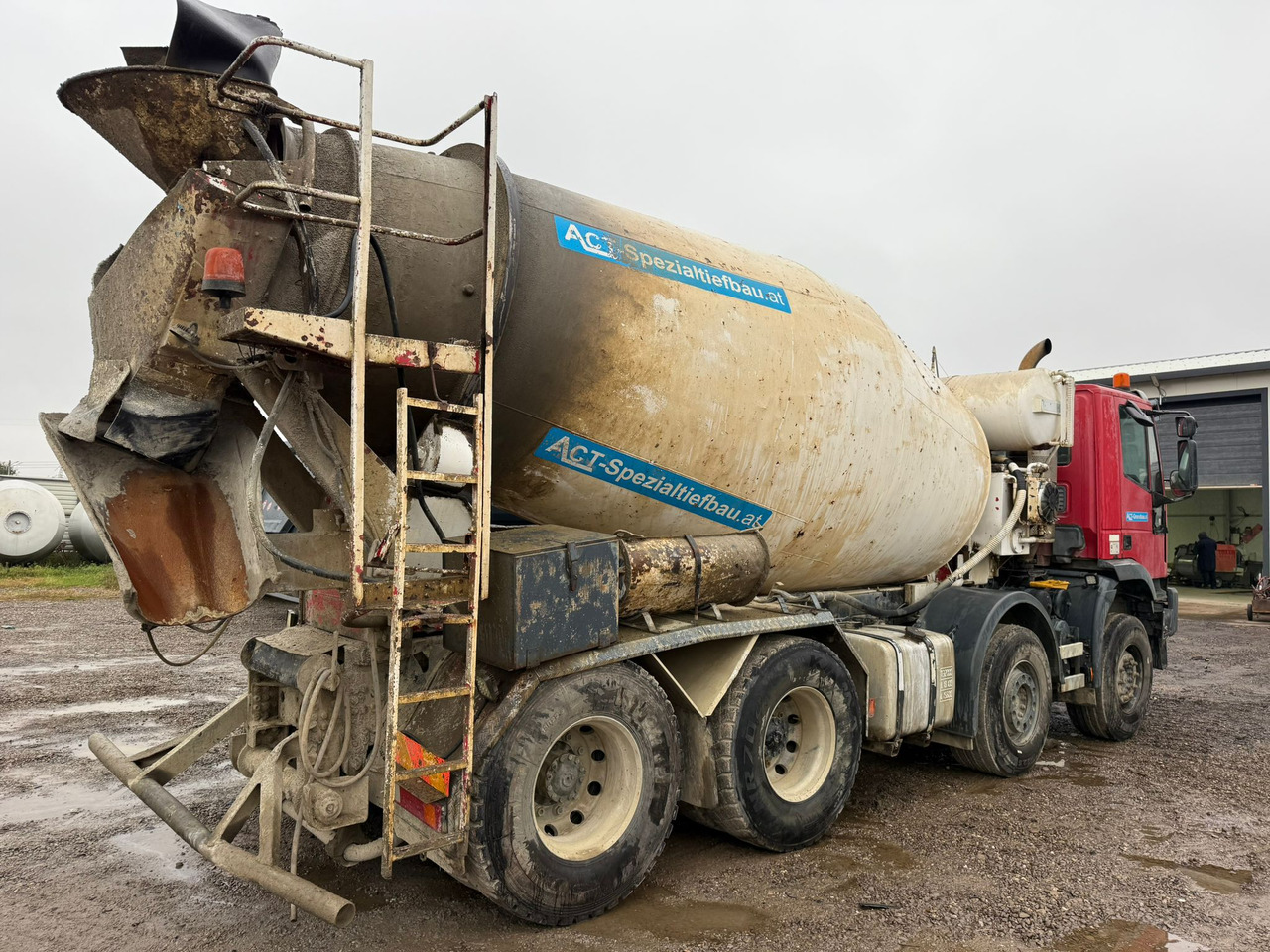IVECO EUROTRAKKER CONCRETE MIXER - Betonmixer: 3 kép. IVECO EUROTRAKKER CONCRETE MIXER - Betonmixer: 3 kép.