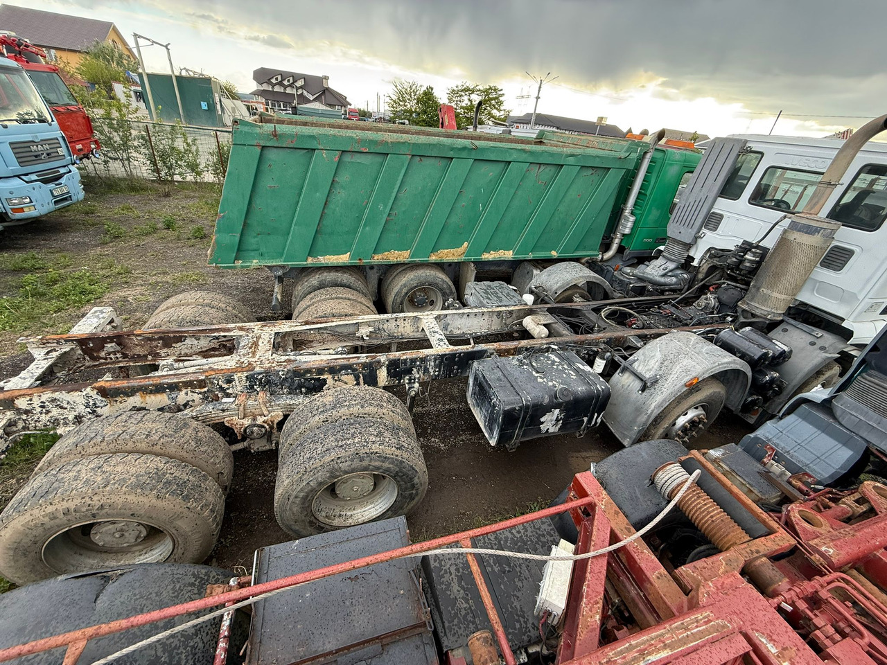 IVECO TRAKKER CHASSIS - Alvaz teherautó: 3 kép. IVECO TRAKKER CHASSIS - Alvaz teherautó: 3 kép.