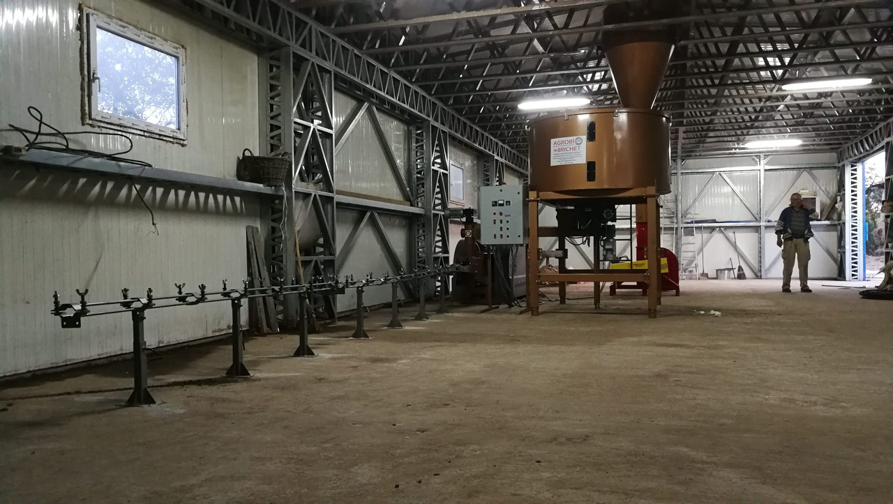 Briquetting Technology BT 060-400 BRIQUETTES PRODUCT LINE - Ipari gép: 3 kép. Briquetting Technology BT 060-400 BRIQUETTES PRODUCT LINE - Ipari gép: 3 kép.