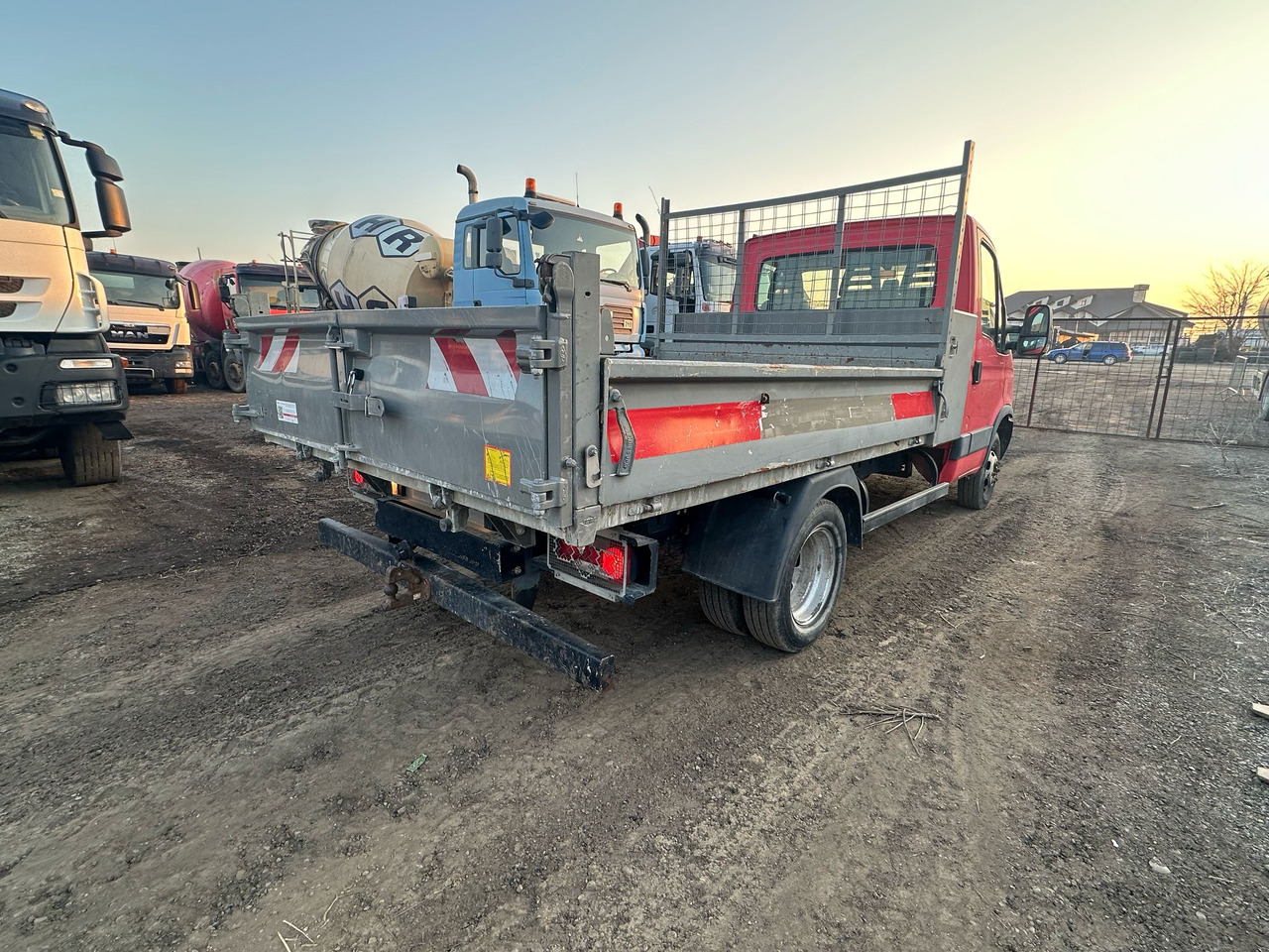 Iveco Daily Van - Billenőplatós kisteherautó: 5 kép. Iveco Daily Van - Billenőplatós kisteherautó: 5 kép.