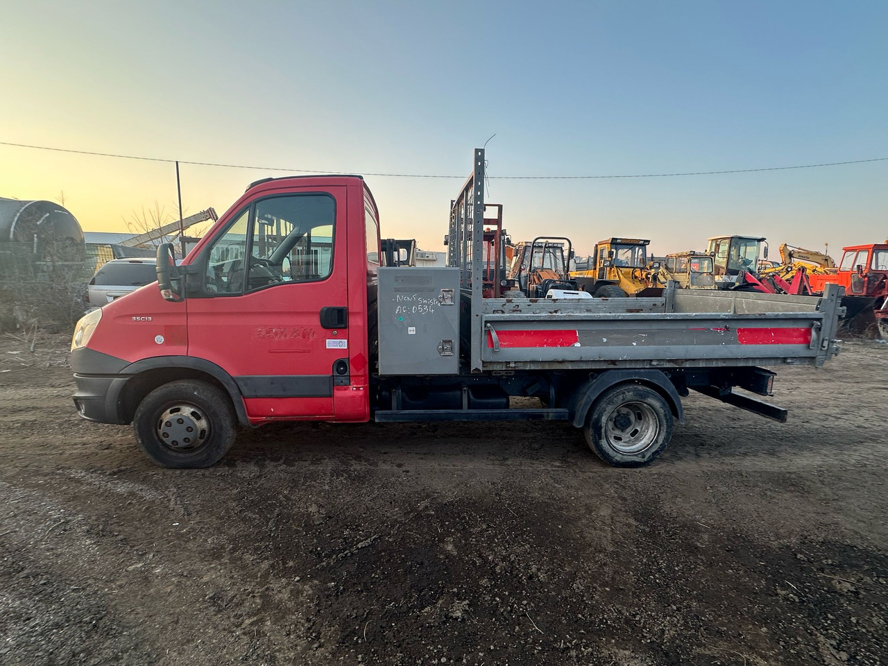 Iveco Daily Van - Billenőplatós kisteherautó: 2 kép. Iveco Daily Van - Billenőplatós kisteherautó: 2 kép.