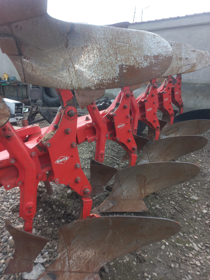 KUHN MM 151.5E.T Plow - Eke: 3 kép. KUHN MM 151.5E.T Plow - Eke: 3 kép.