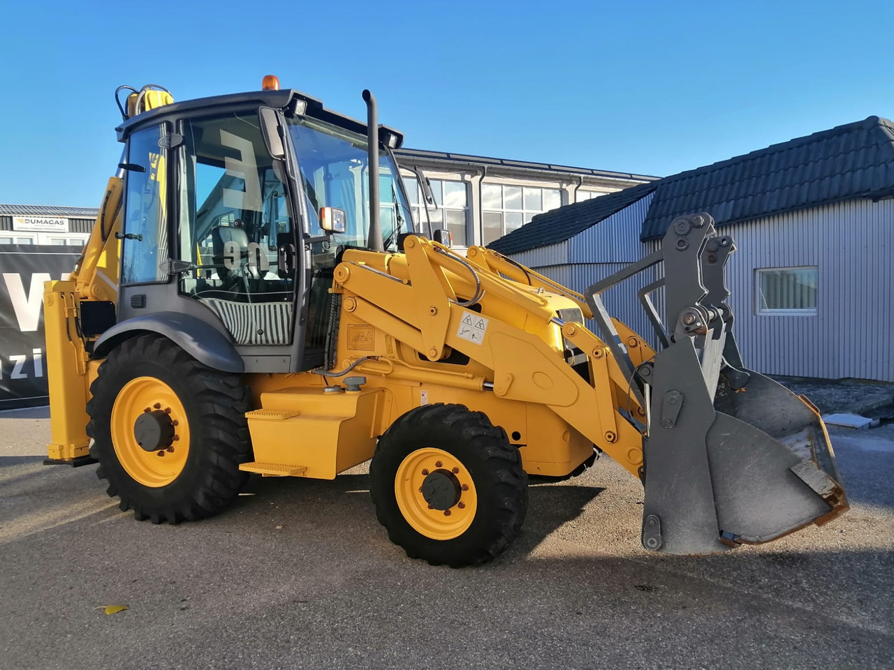 LiuGong CLG777A Backhoe Loader 4×4 - Kotrórakodó: 4 kép. LiuGong CLG777A Backhoe Loader 4×4 - Kotrórakodó: 4 kép.