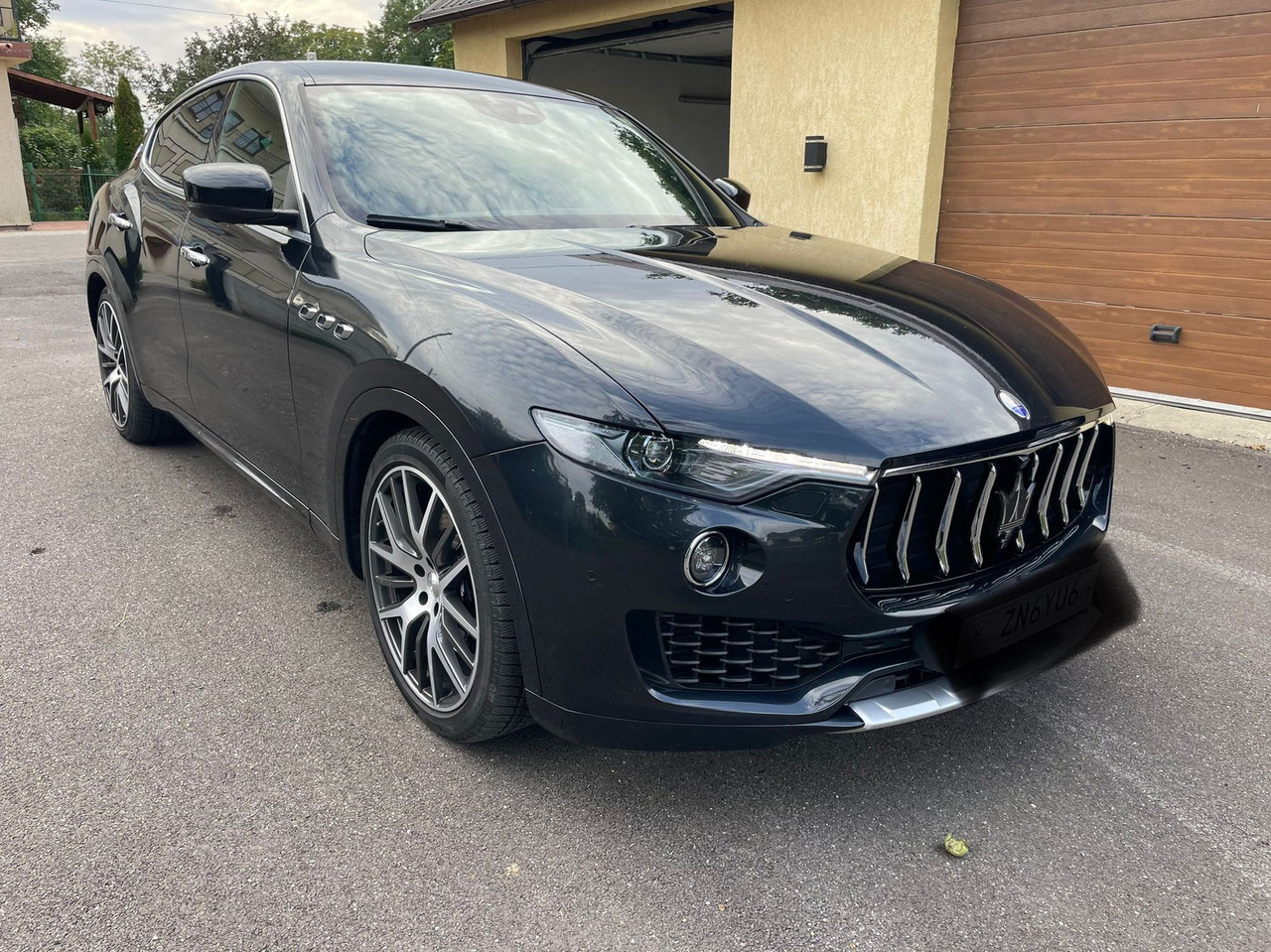 MASERATI LEVANTE 4X4 - Terepjáró/ SUV: 3 kép. MASERATI LEVANTE 4X4 - Terepjáró/ SUV: 3 kép.