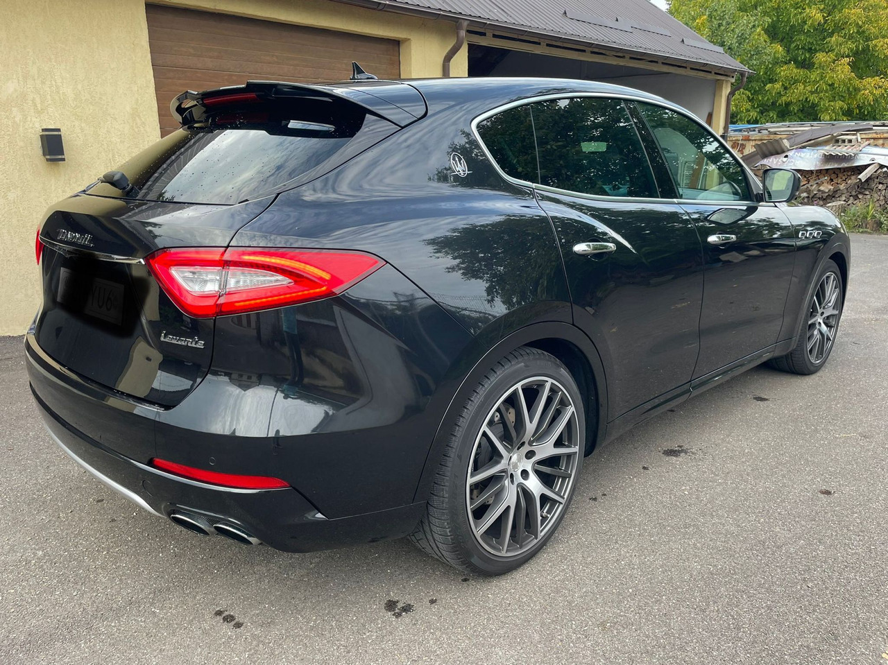MASERATI LEVANTE 4X4 - Terepjáró/ SUV: 2 kép. MASERATI LEVANTE 4X4 - Terepjáró/ SUV: 2 kép.