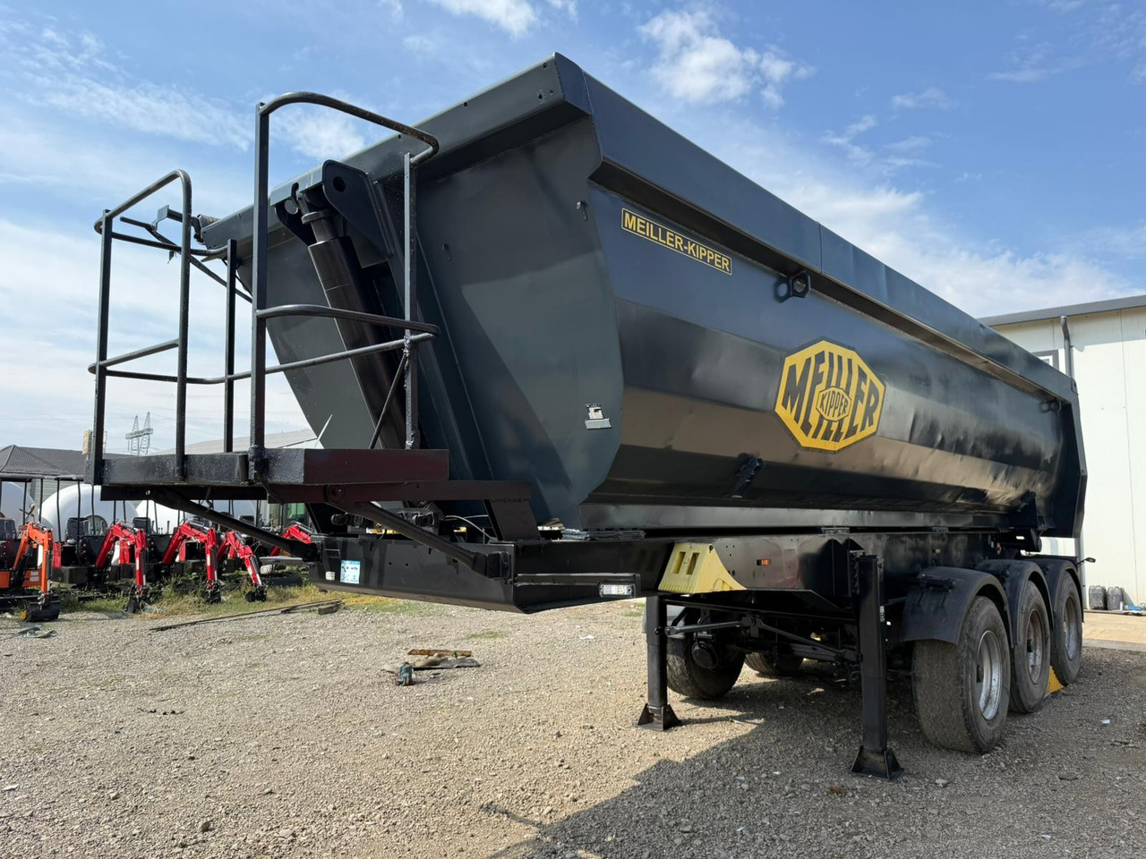 MEILLER TIPPER SEMI-TRAILER - Félpótkocsi billenőplatós: 2 kép. MEILLER TIPPER SEMI-TRAILER - Félpótkocsi billenőplatós: 2 kép.