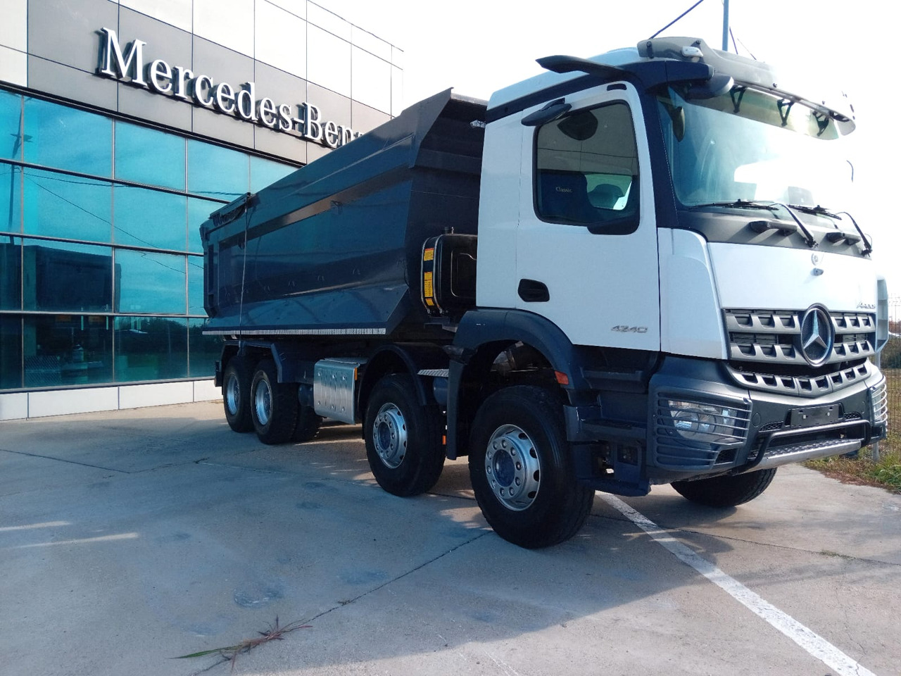 Mercedes-Benz Arocs 42.40 8×4 Basculanta/Tipper/Kipper Heavy Duty, TOP !!! - Billenőplatós teherautó: 2 kép. Mercedes-Benz Arocs 42.40 8×4 Basculanta/Tipper/Kipper Heavy Duty, TOP !!! - Billenőplatós teherautó: 2 kép.