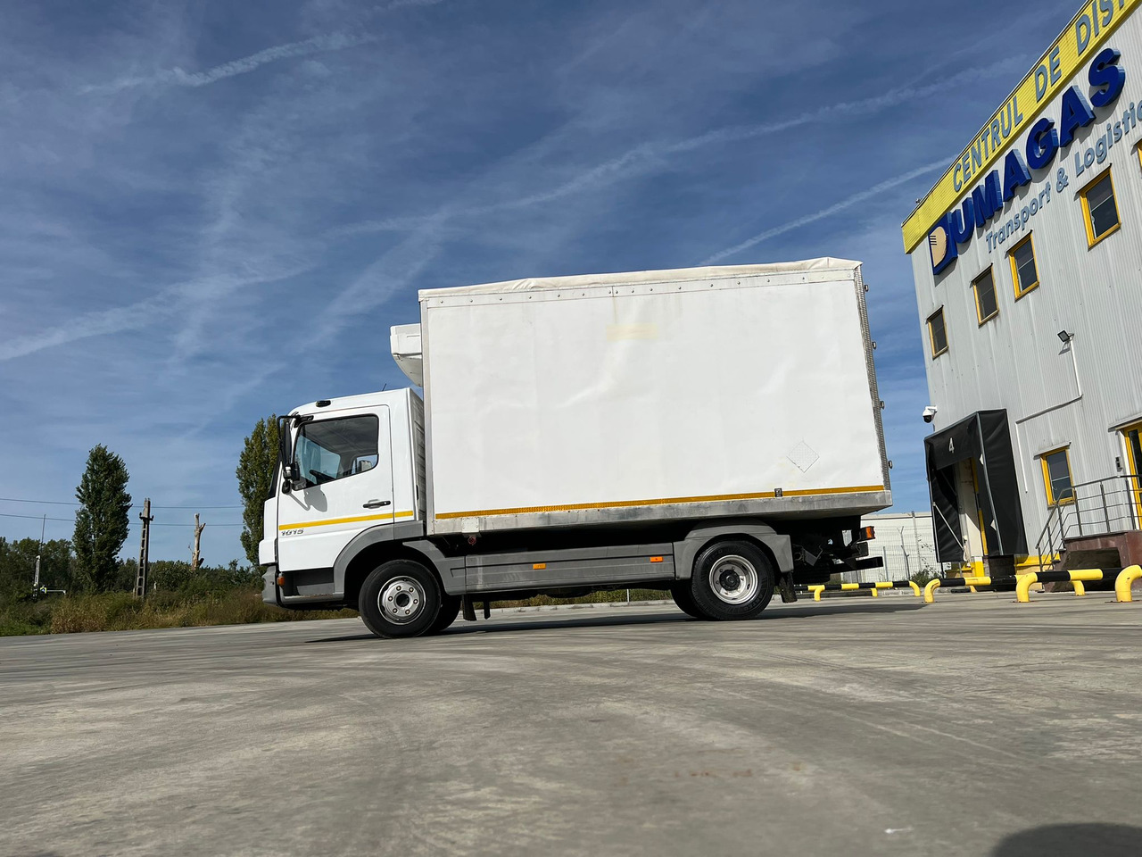 Mercedes-Benz Atego 10.15 Thermo King -20 C, Meat on hooks transport - Hűtős teherautó: 2 kép. Mercedes-Benz Atego 10.15 Thermo King -20 C, Meat on hooks transport - Hűtős teherautó: 2 kép.