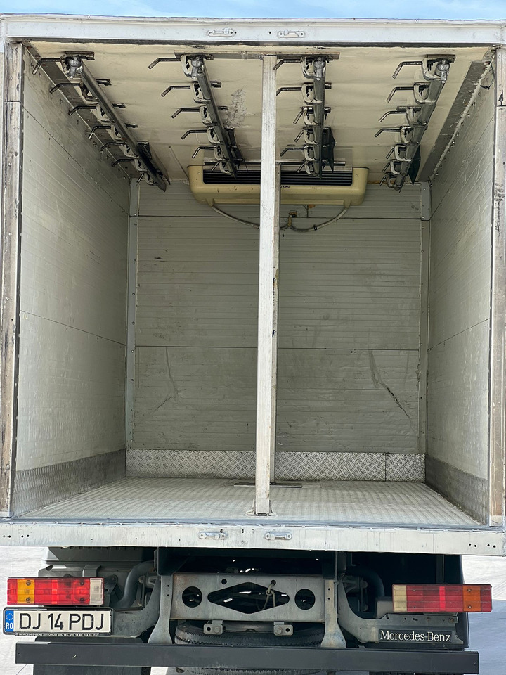 Mercedes-Benz Atego 10.15 Thermo King -20 C, Meat on hooks transport - Hűtős teherautó: 5 kép. Mercedes-Benz Atego 10.15 Thermo King -20 C, Meat on hooks transport - Hűtős teherautó: 5 kép.